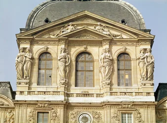A Louvre 1639-42-ben épült Pavillon de l